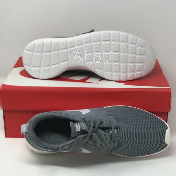 NWT Nike Roshe One Cool Grey W AUTHENTIC - Picture 7 of 7